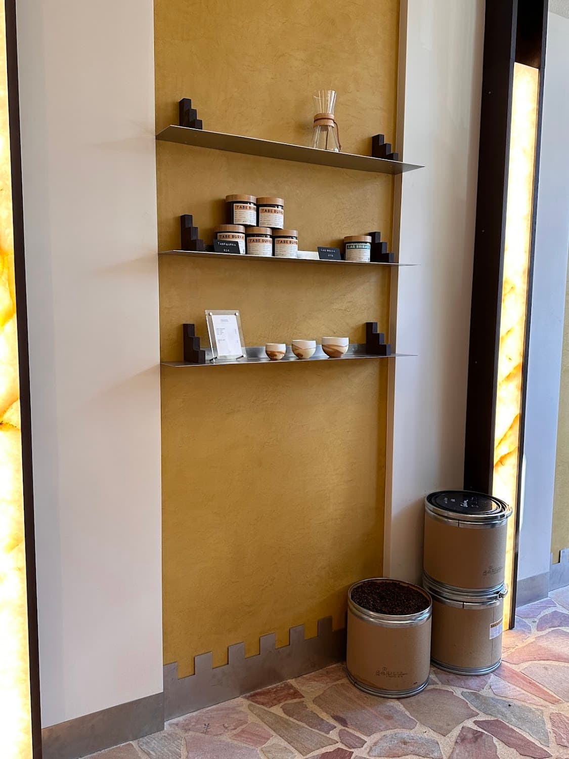 Noir - Coffee Shop & Torréfacteur — specialty coffee shop in Paris (photo 7)