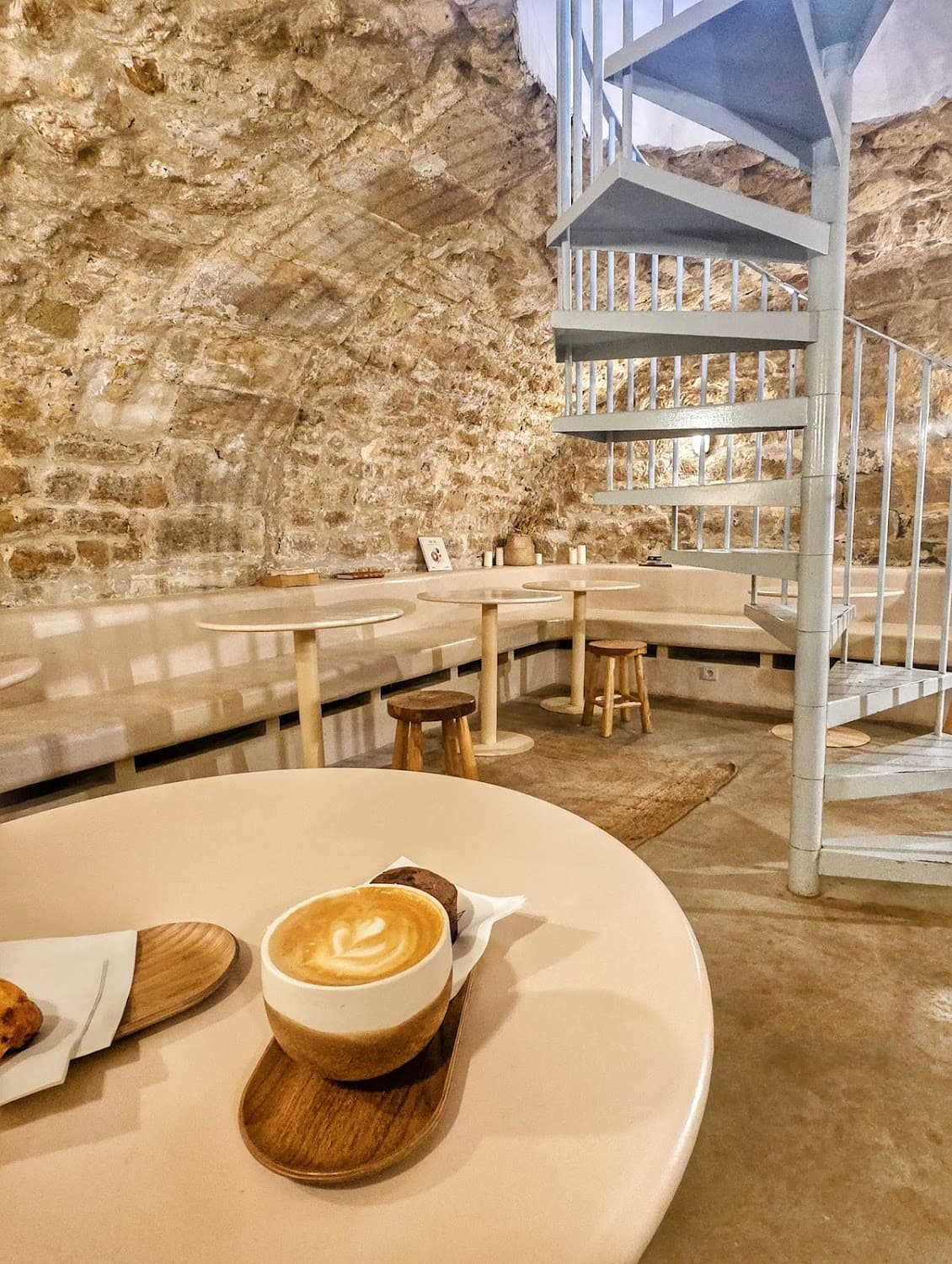 Noir - Île Saint Louis, specialty coffee shop in Paris (photo 2)