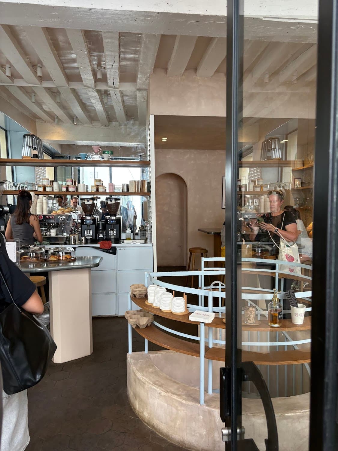 Noir - Île Saint Louis — specialty coffee shop in Paris (photo 7)