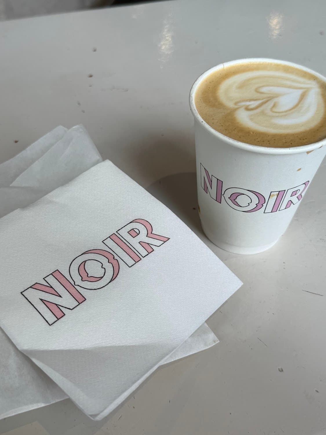 Noir - Île Saint Louis, specialty coffee shop in Paris (photo 5)