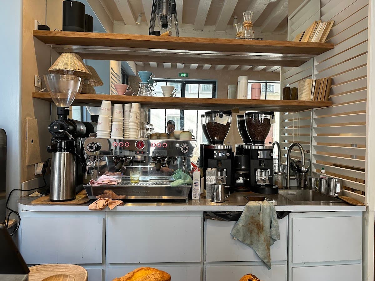 Noir - Île Saint Louis, specialty coffee shop in Paris
