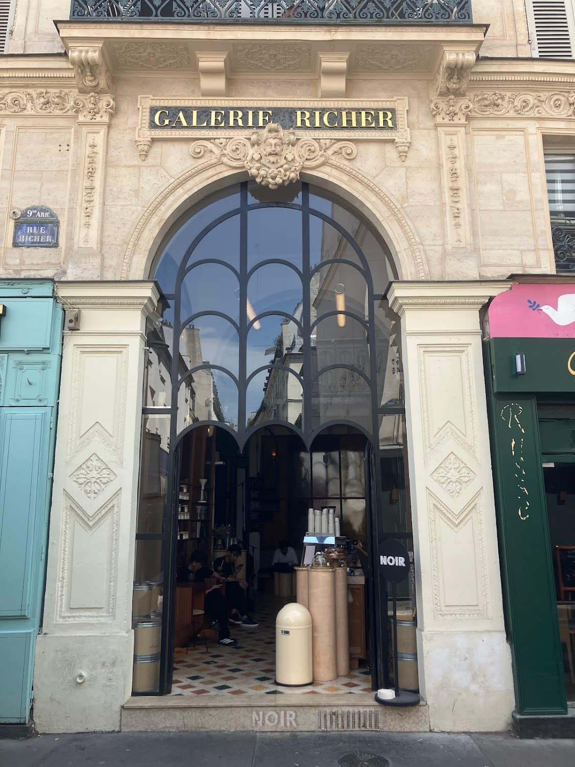 Noir - Rue Richer, specialty coffee shop in Paris
