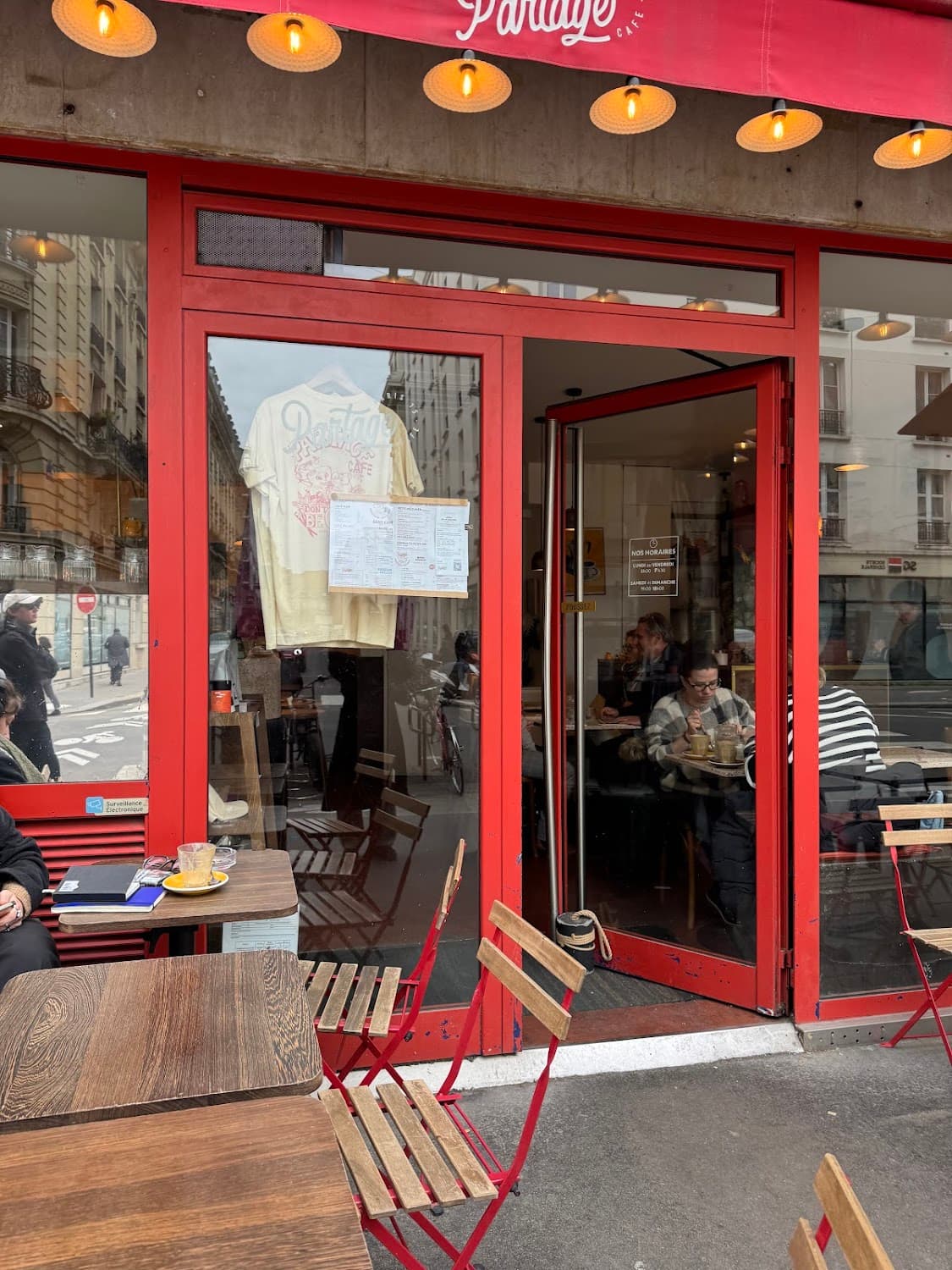 On Partage, specialty coffee shop in Paris