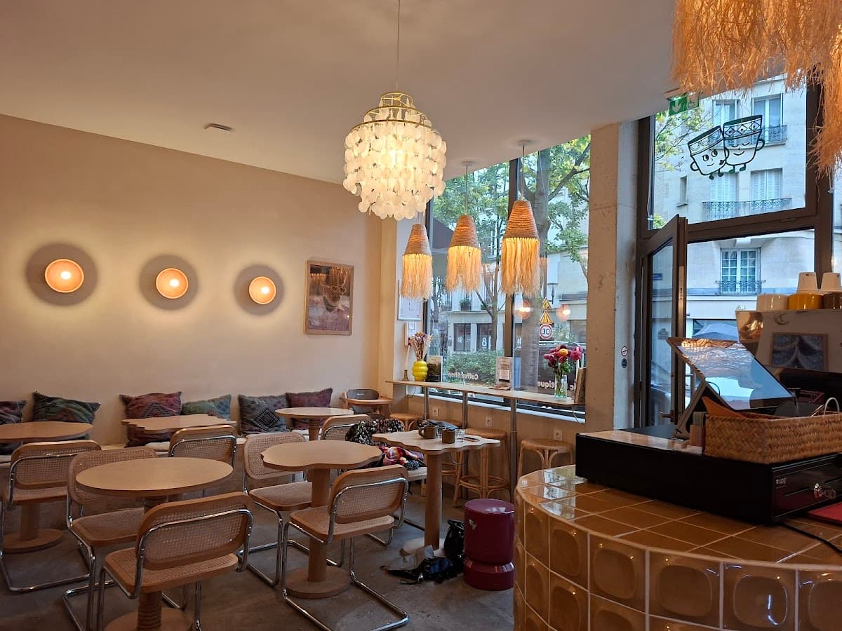Othman café & Holistic boutique — specialty coffee shop in Paris (photo 3)