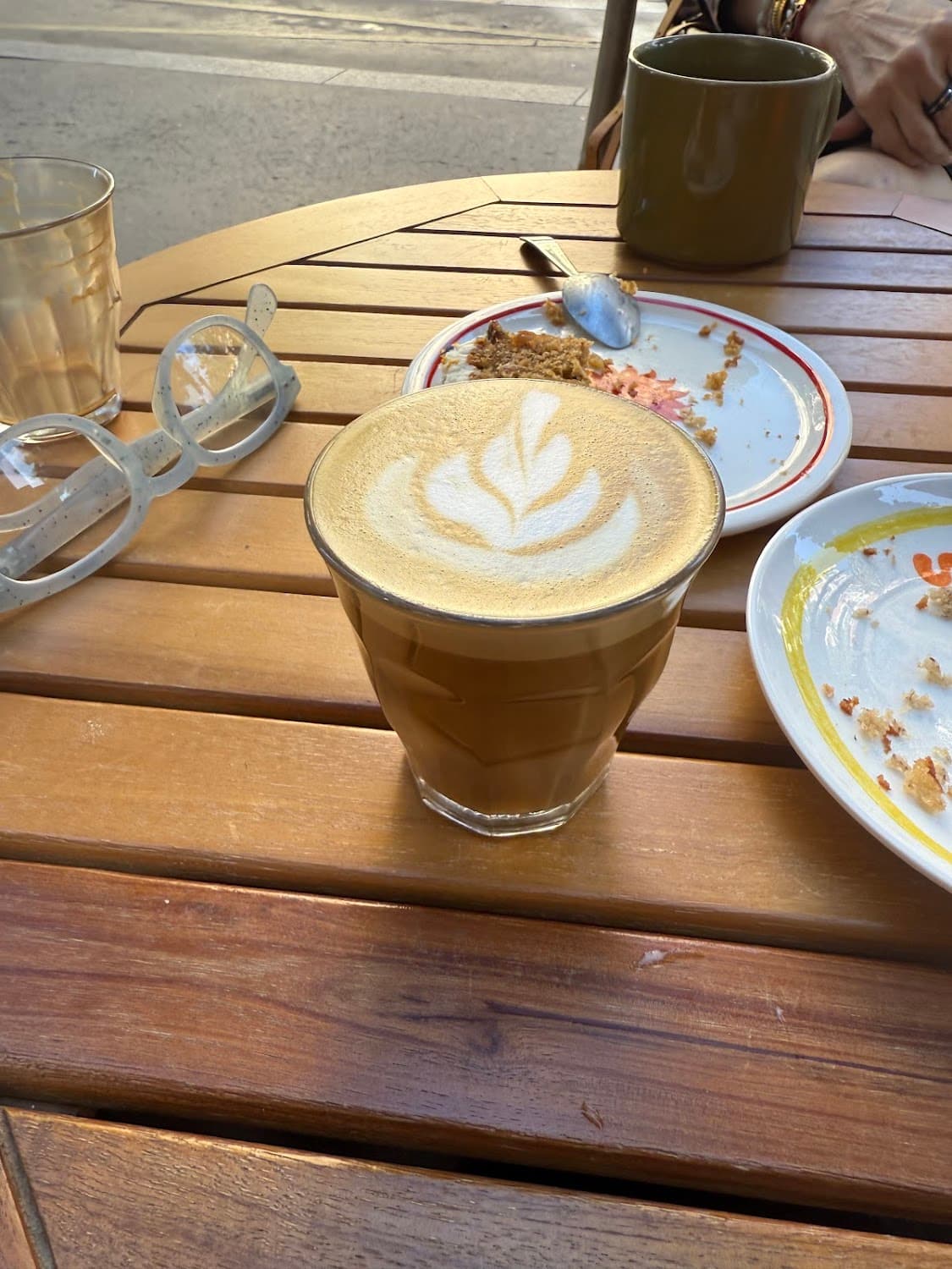Othman café & Holistic boutique — specialty coffee shop in Paris (photo 6)