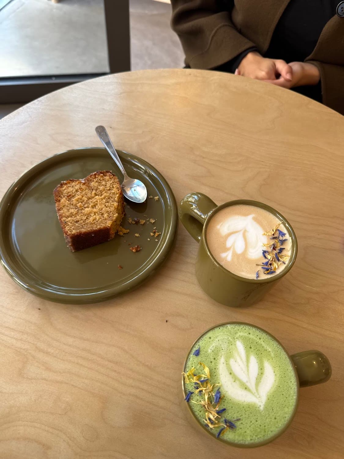 Othman café & Holistic boutique — specialty coffee shop in Paris (photo 7)
