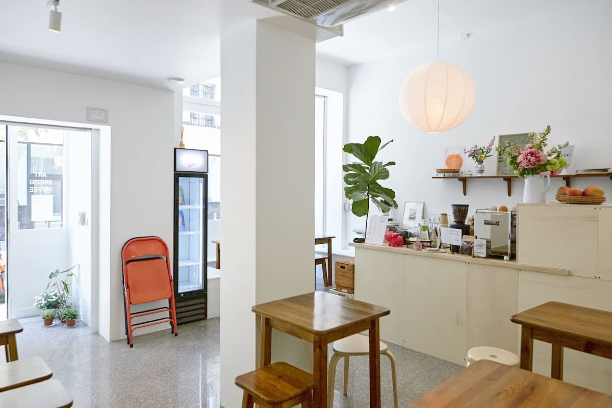 Paris Dabang — specialty coffee shop in Paris (photo 1)