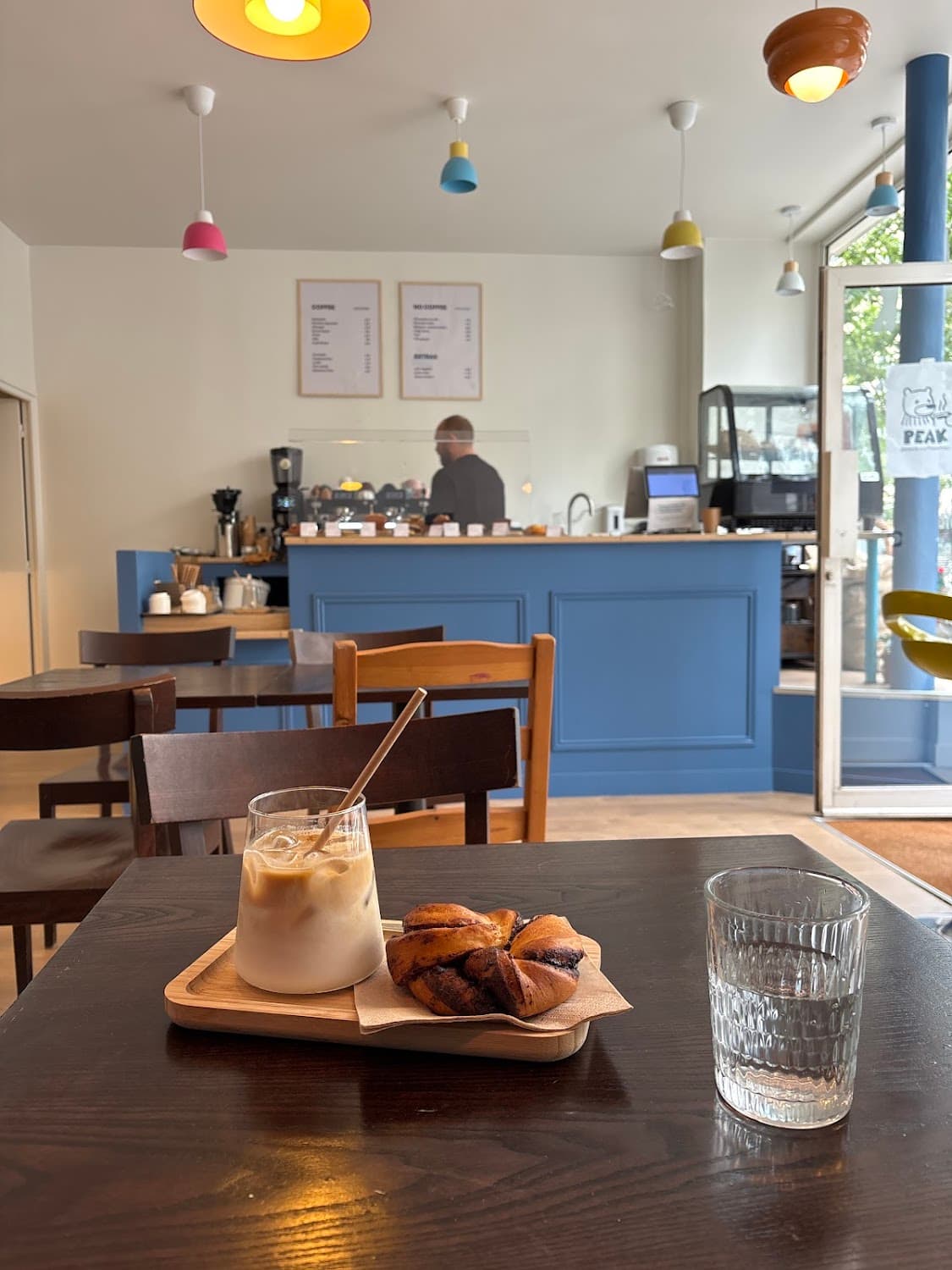 PEAK coffee shop — specialty coffee shop in Paris (photo 2)