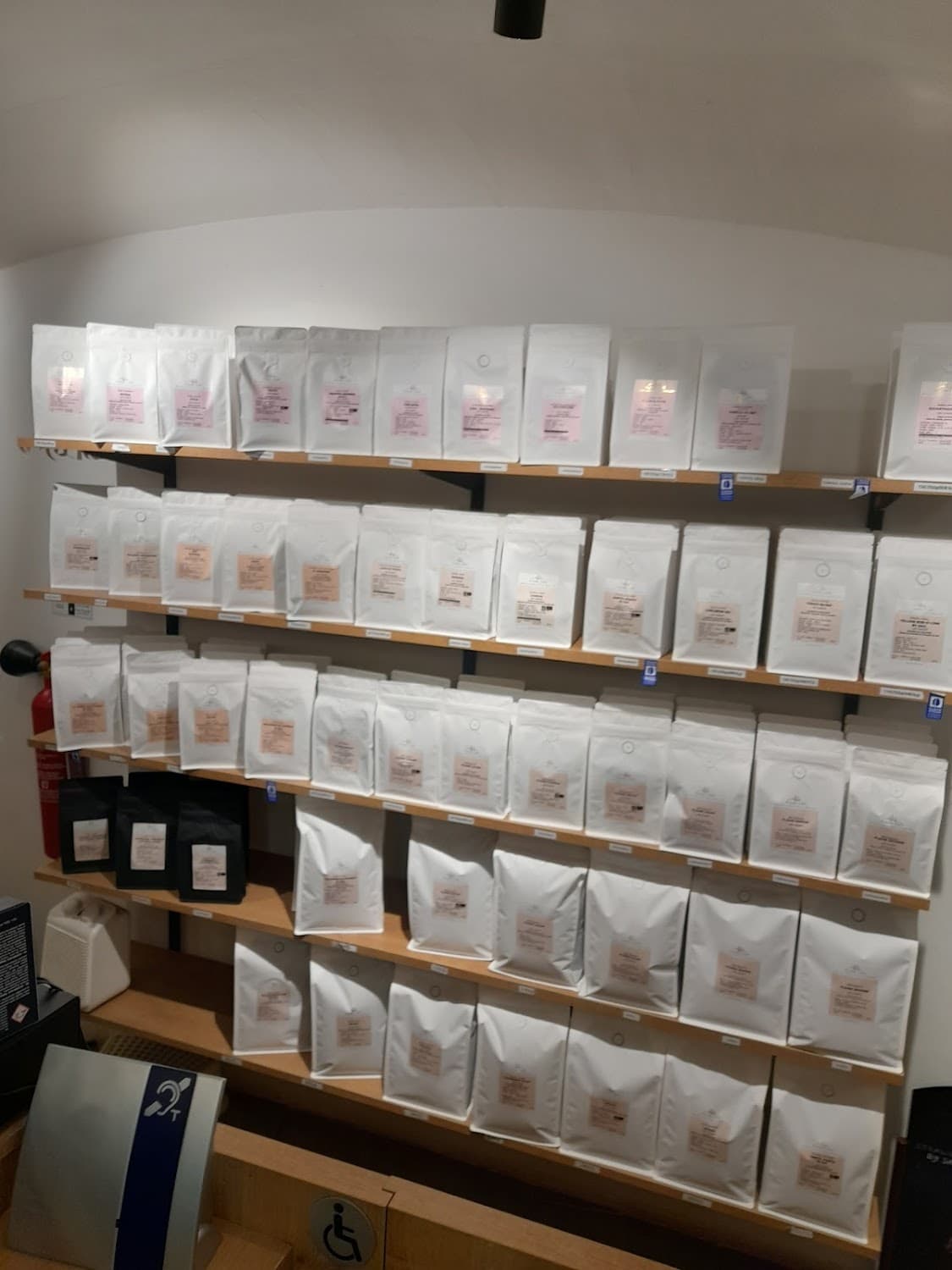 Plaine Café — specialty coffee shop in Paris (photo 6)