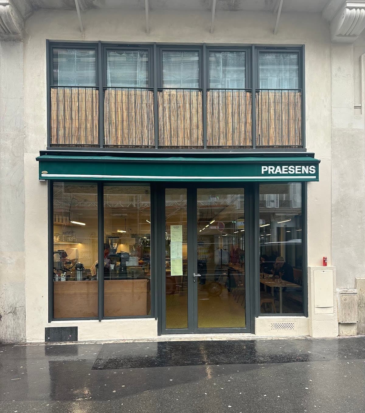 Praesens, specialty coffee shop in Paris