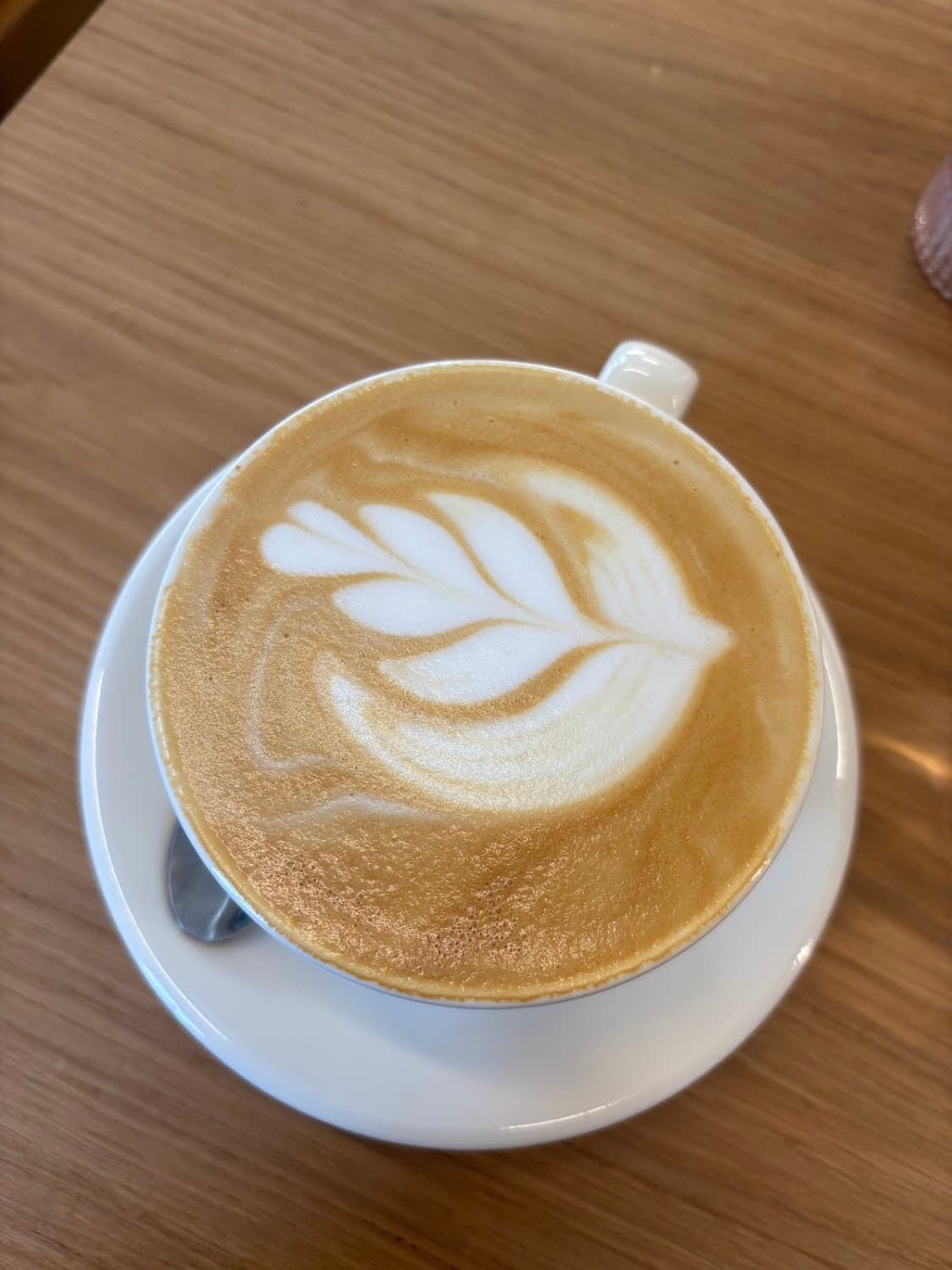 PRAESENS coffee shop & restaurant — specialty coffee shop in Paris (photo 7)
