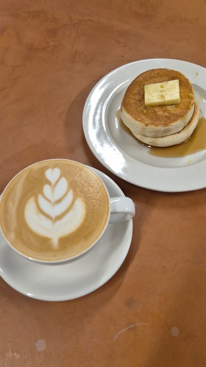 PRAESENS coffee shop & restaurant — specialty coffee shop in Paris (photo 2)