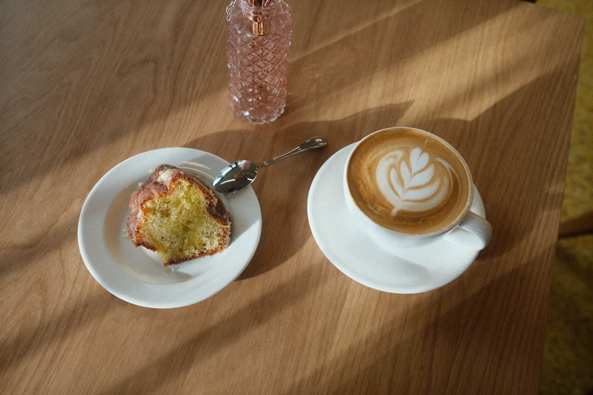 PRAESENS coffee shop & restaurant — specialty coffee shop in Paris (photo 6)