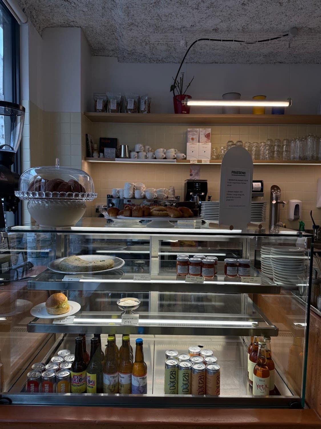 PRAESENS coffee shop & restaurant — specialty coffee shop in Paris (photo 3)