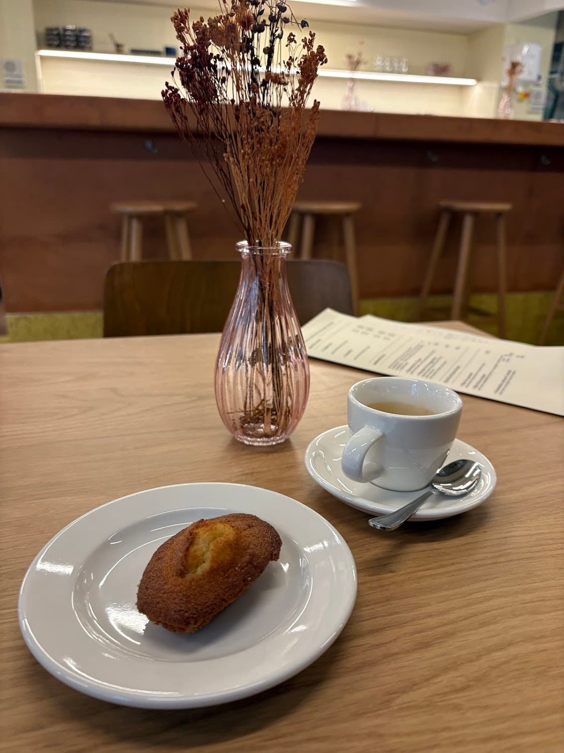 PRAESENS coffee shop & restaurant — specialty coffee shop in Paris (photo 1)