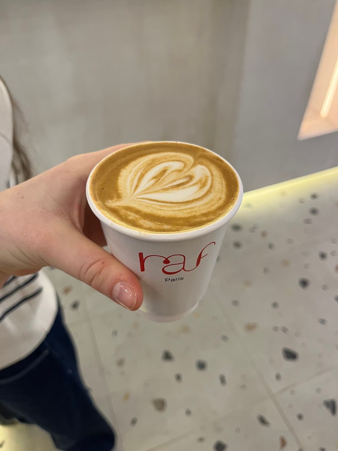 Raf — specialty coffee shop in Paris (photo 2)