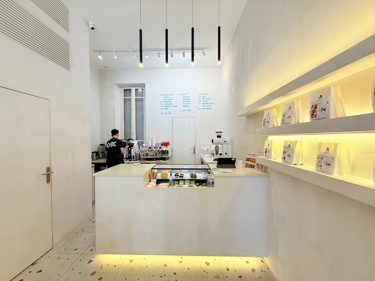 Raf — specialty coffee shop in Paris (photo 4)
