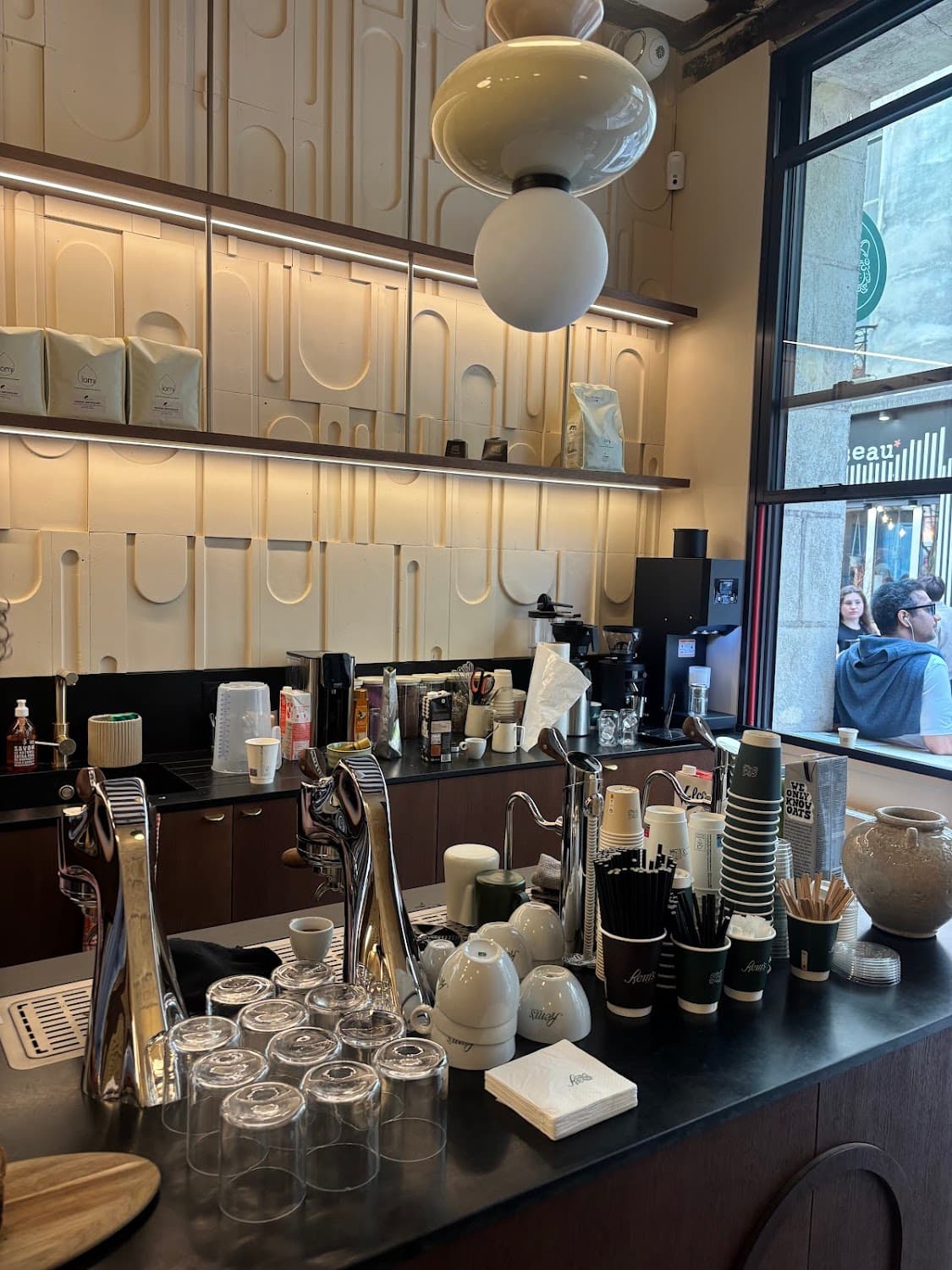 Rem's Coffee Shop Marais — specialty coffee shop in Paris (photo 3)