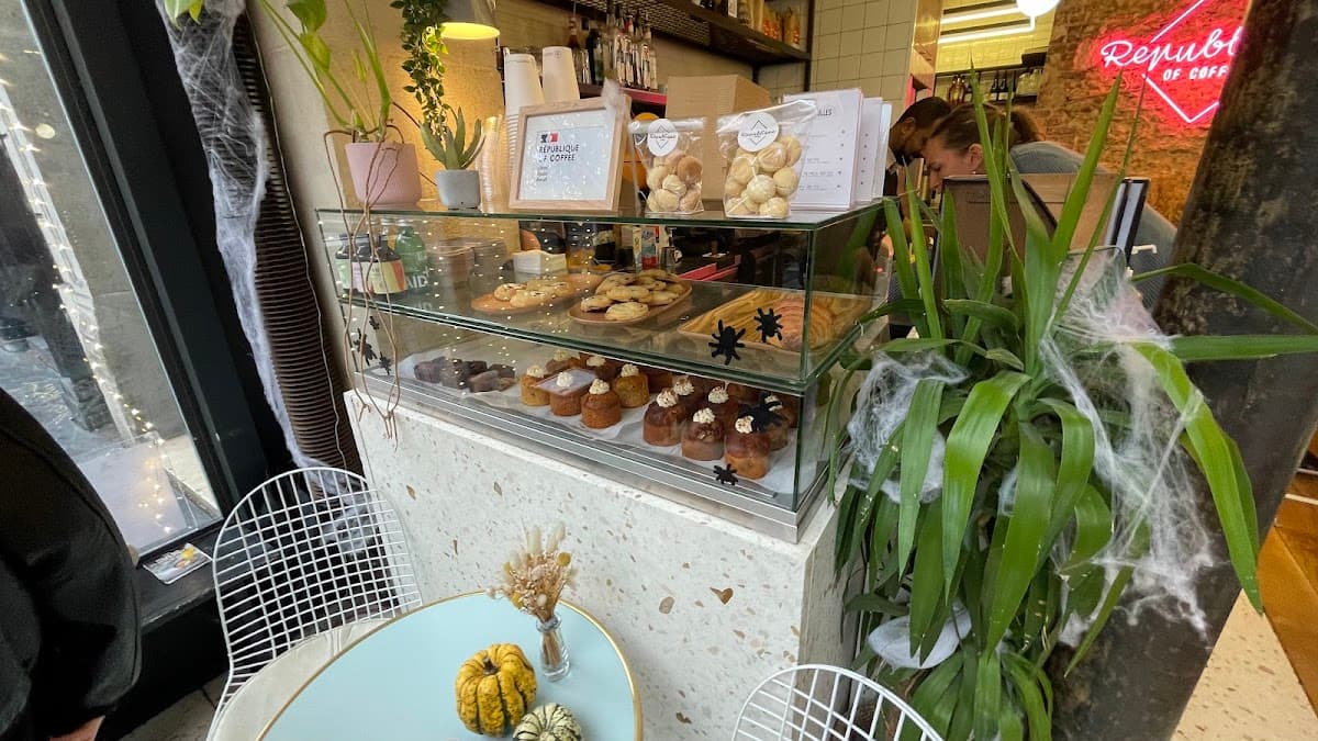 République of Coffee — specialty coffee shop in Paris (photo 4)