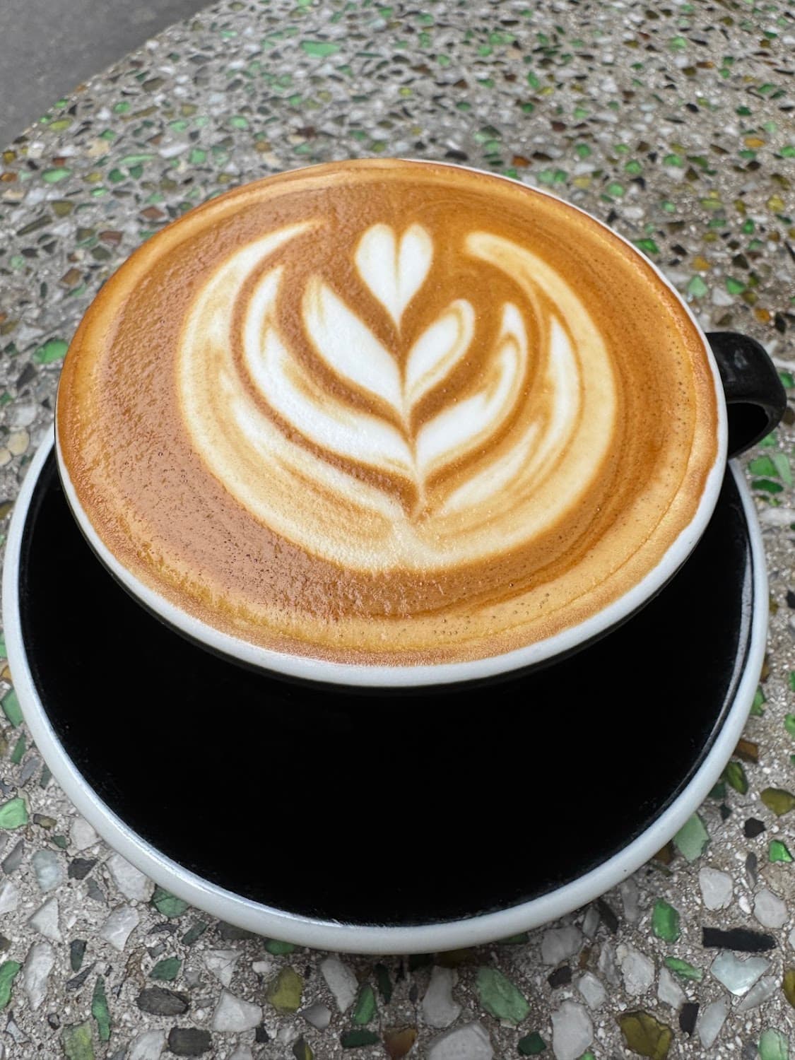Residence Kann — specialty coffee shop in Paris (photo 6)