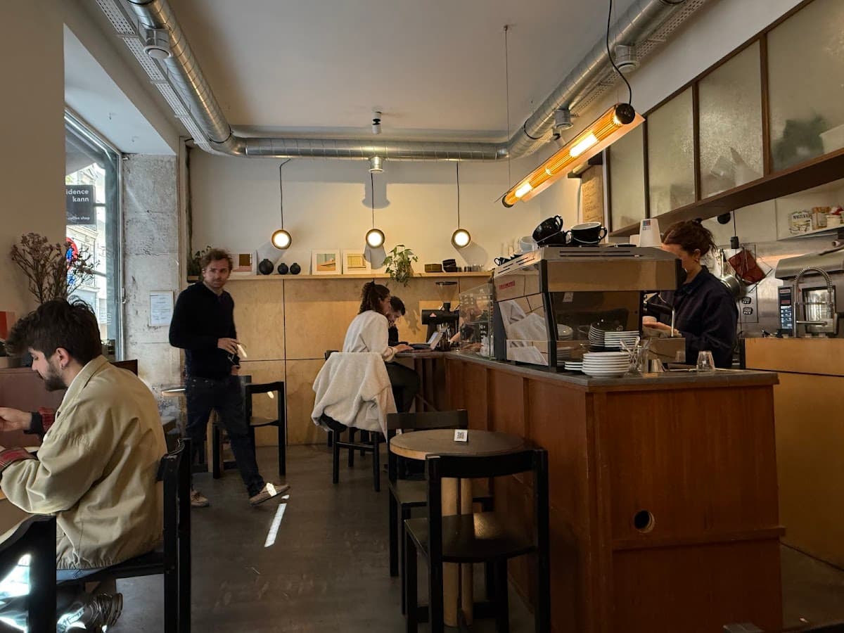 Residence Kann — specialty coffee shop in Paris (photo 1)