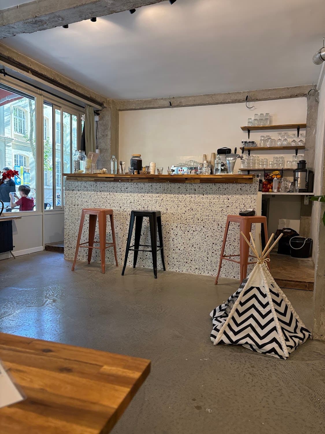 Sàenz, specialty coffee shop in Paris