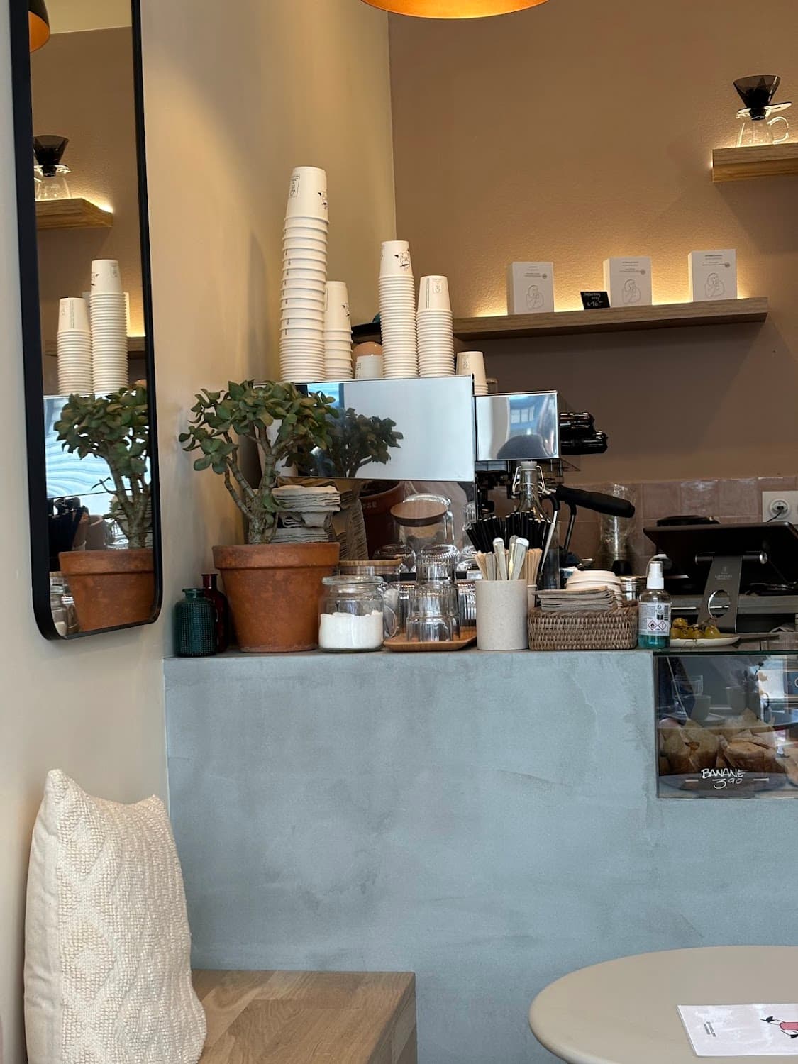 Saint Barista Coffee — specialty coffee shop in Paris (photo 2)