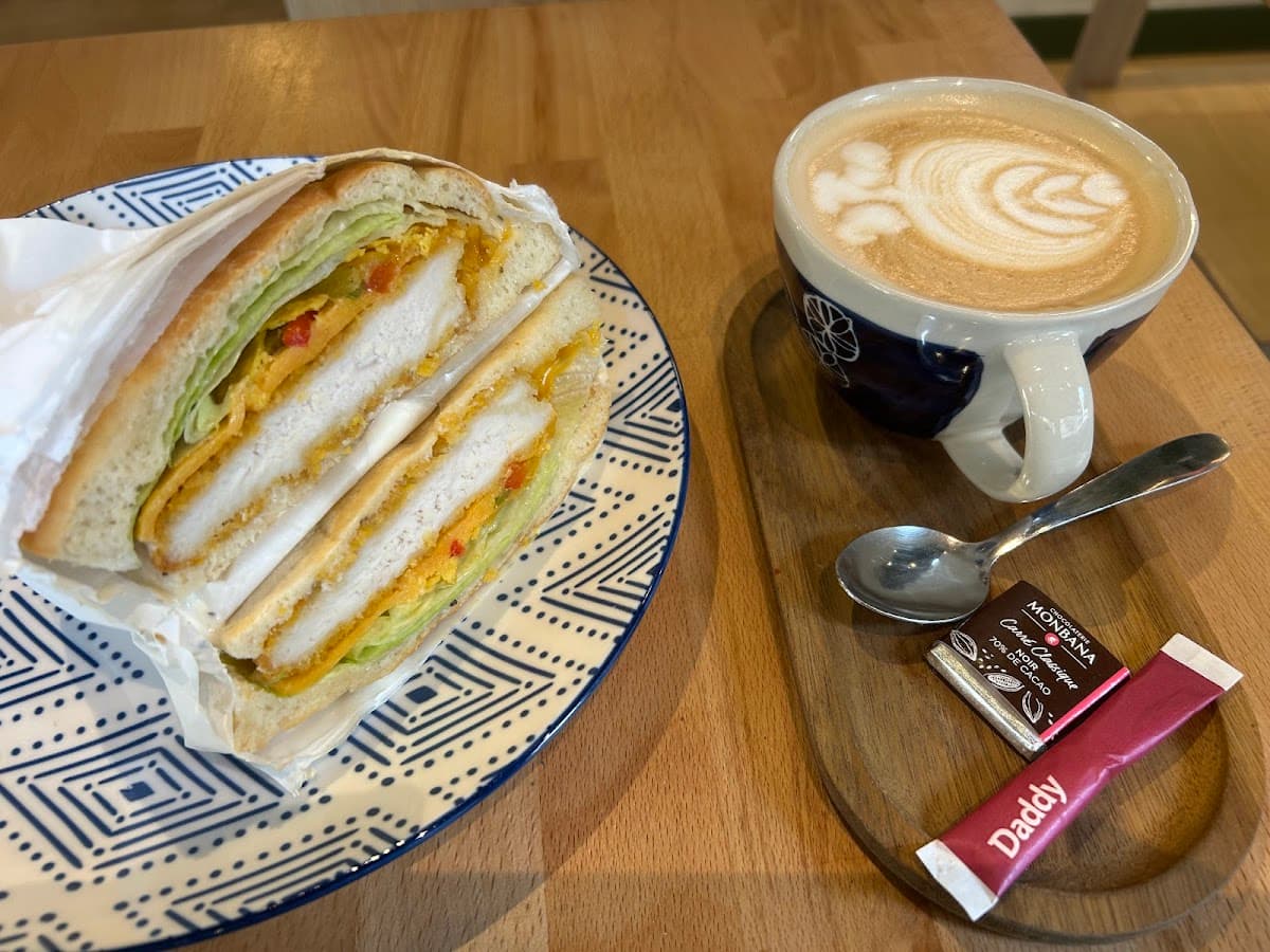 Shekamou — specialty coffee shop in Paris (photo 1)