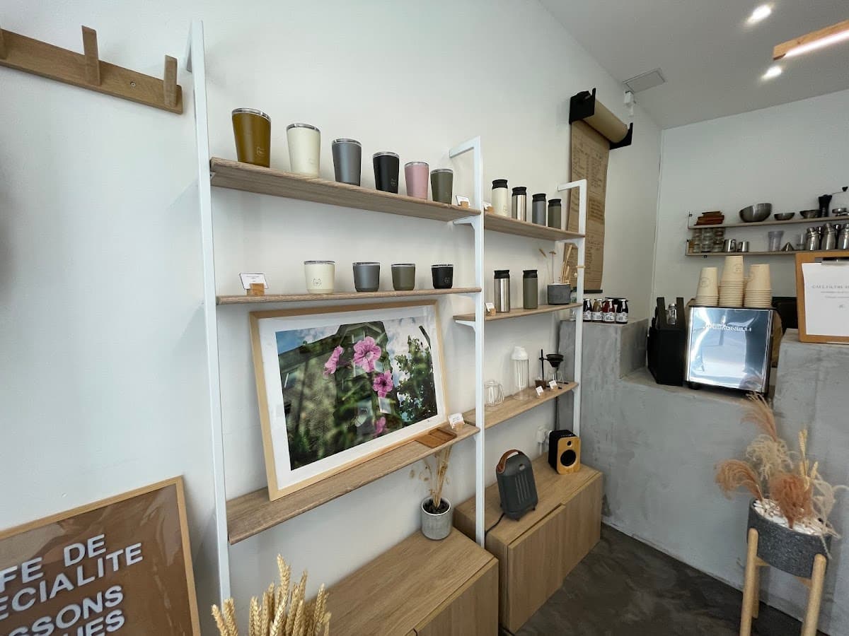 Shiba café — specialty coffee shop in Paris (photo 6)