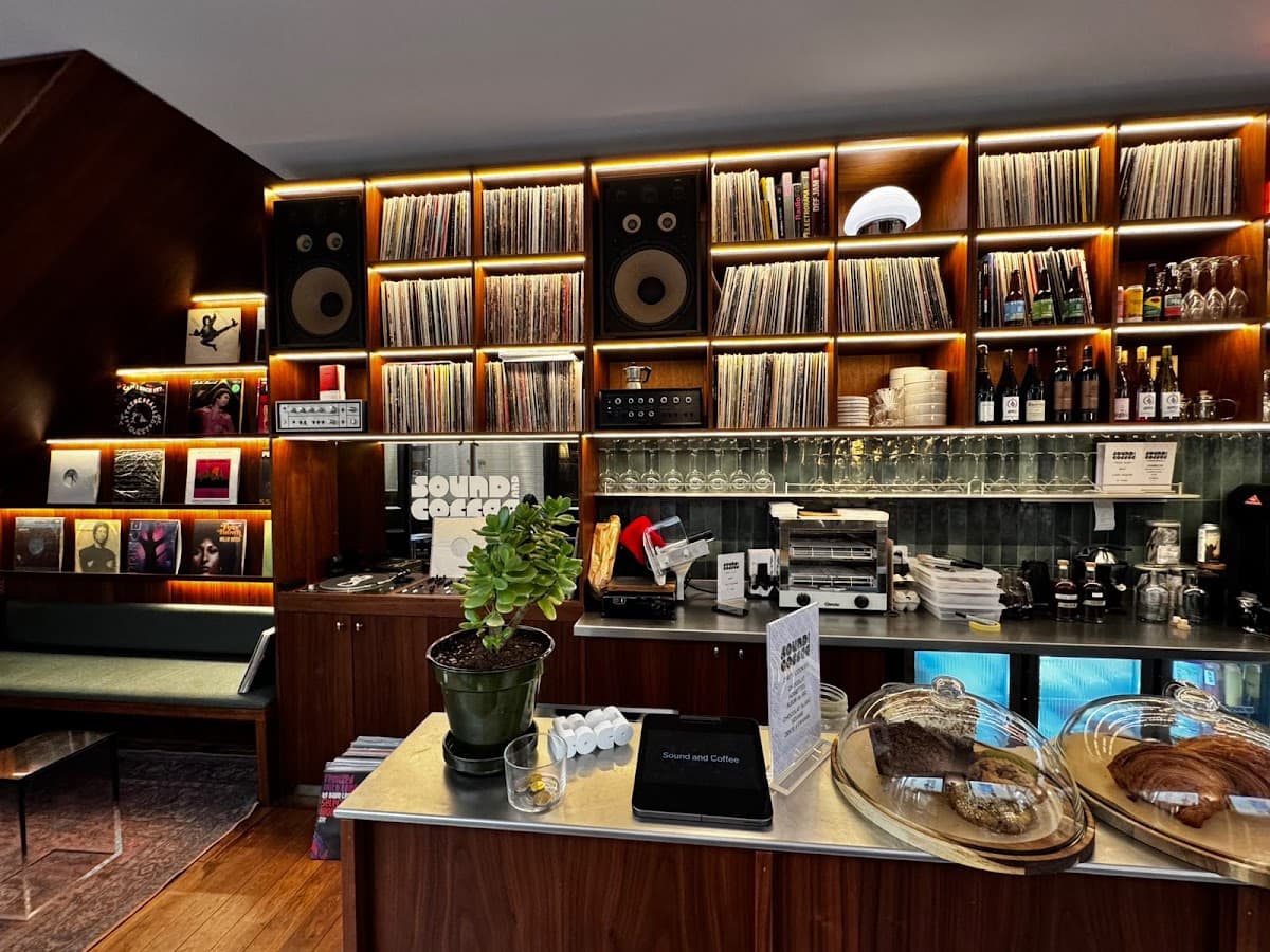 Sound and Coffee, specialty coffee shop in Paris (photo 8)