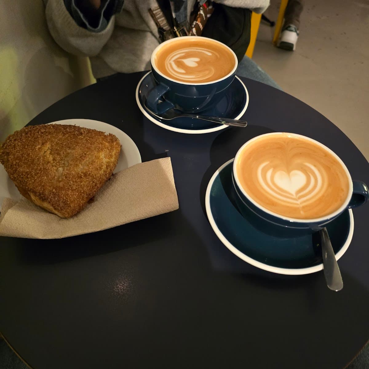 Ten Belles - Rue de la Grange aux Belles — specialty coffee shop in Paris (photo 7)