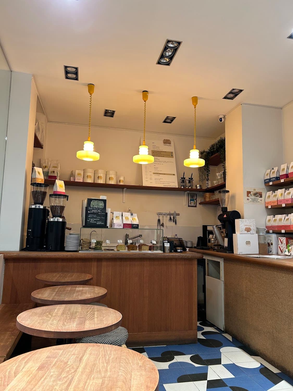Terres de Café - Bourdonnais — specialty coffee shop in Paris (photo 3)