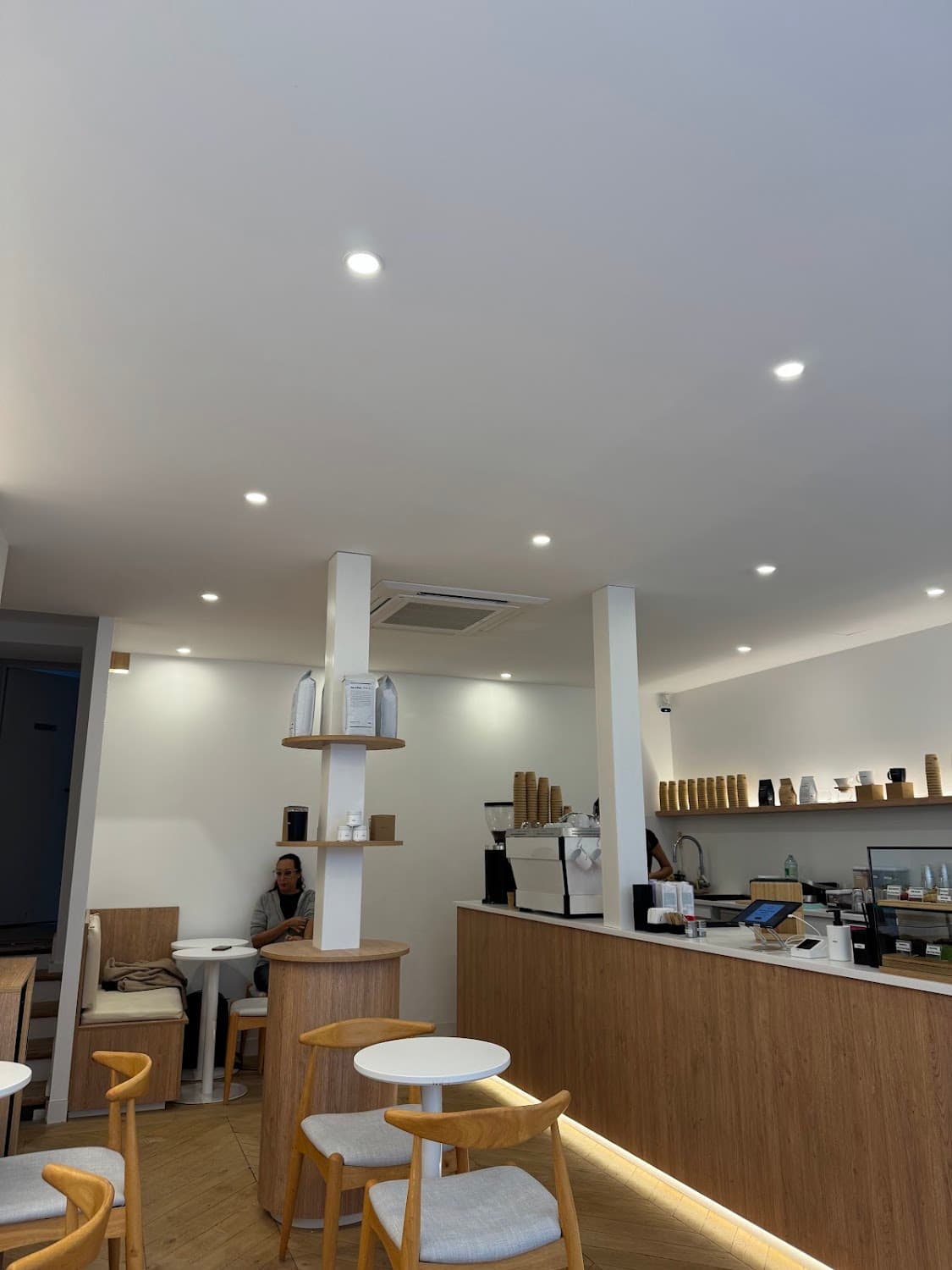 The Coffee — specialty coffee shop in Paris (photo 6)