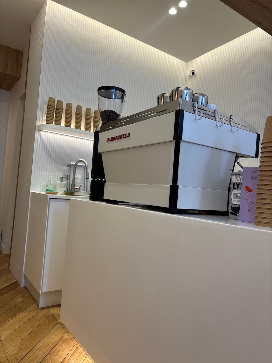 The Coffee — specialty coffee shop in Paris (photo 3)