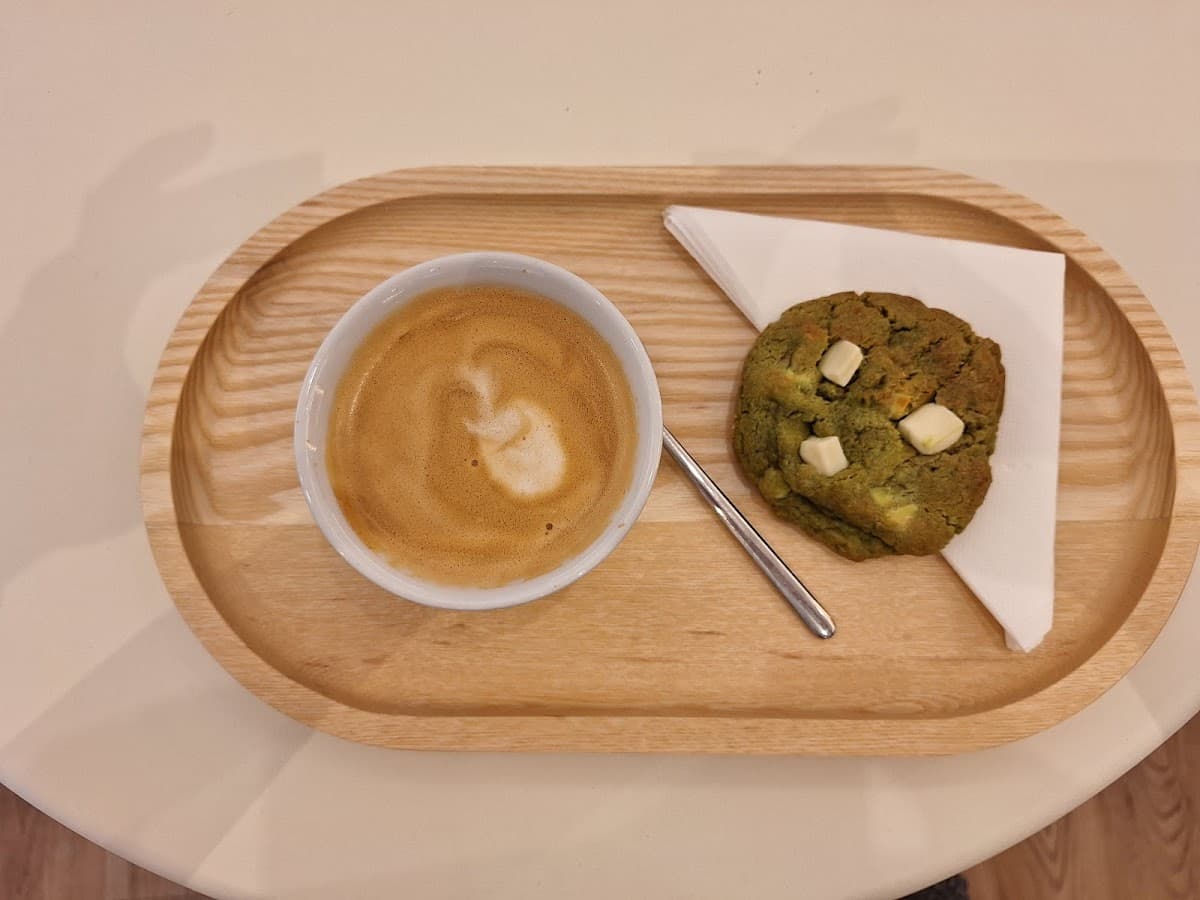 The Coffee - Rue Pierre Demours, specialty coffee shop in Paris (photo 4)