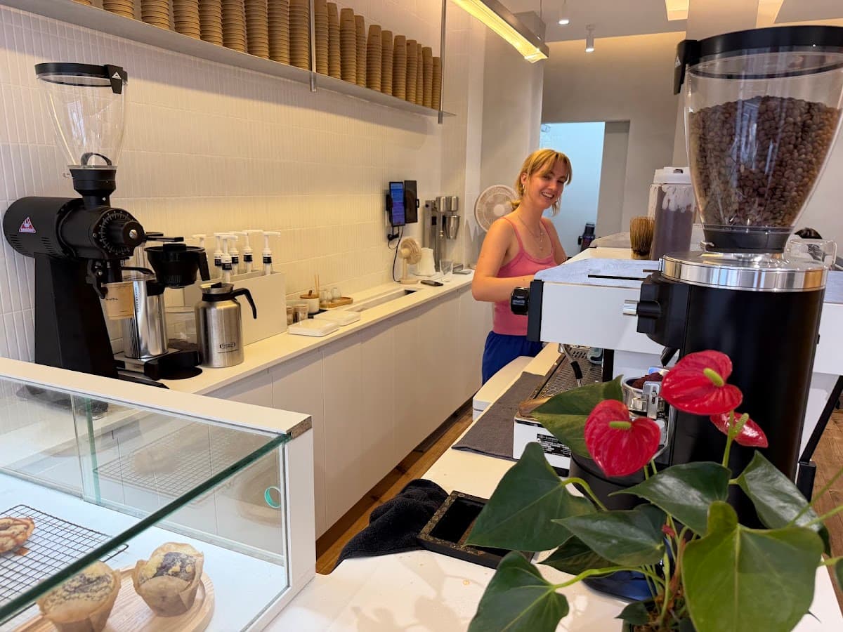 The Coffee Martyrs — specialty coffee shop in Paris (photo 2)