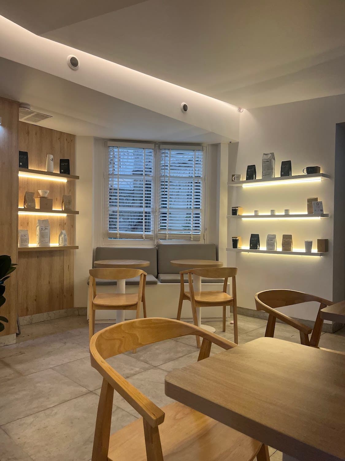 The Coffee - Quai de la Tournelle — specialty coffee shop in Paris (photo 3)