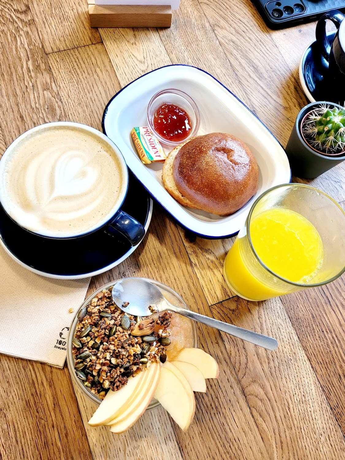 The Kursaal, specialty coffee shop in Paris (photo 5)
