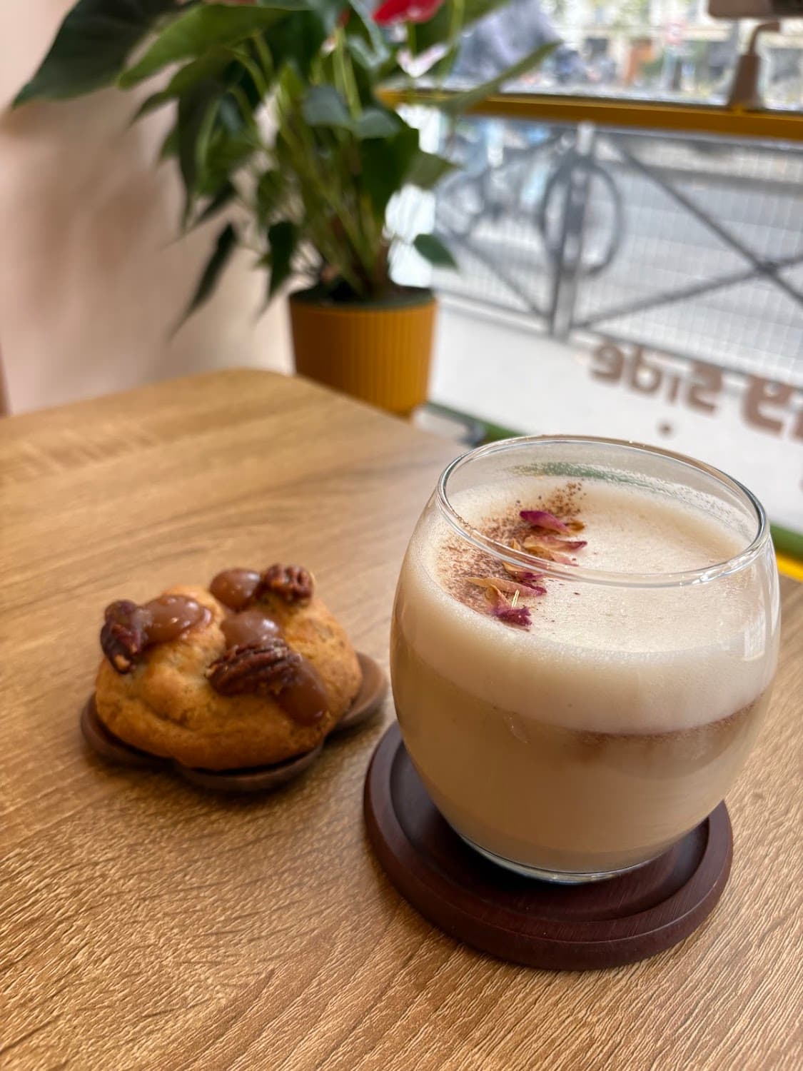 The Sunny Side - Coffee, Bagnat & Dips — specialty coffee shop in Paris (photo 6)