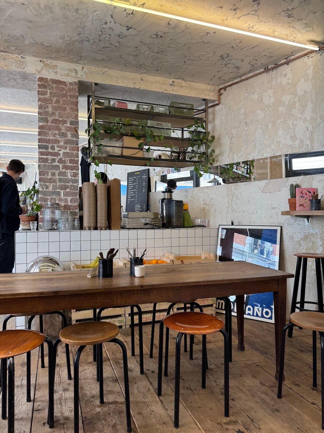 Two Doors Coffee-Shop — specialty coffee shop in Paris (photo 3)
