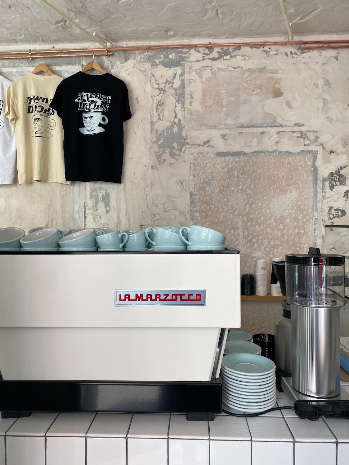 Two Doors Coffee-Shop — specialty coffee shop in Paris (photo 2)