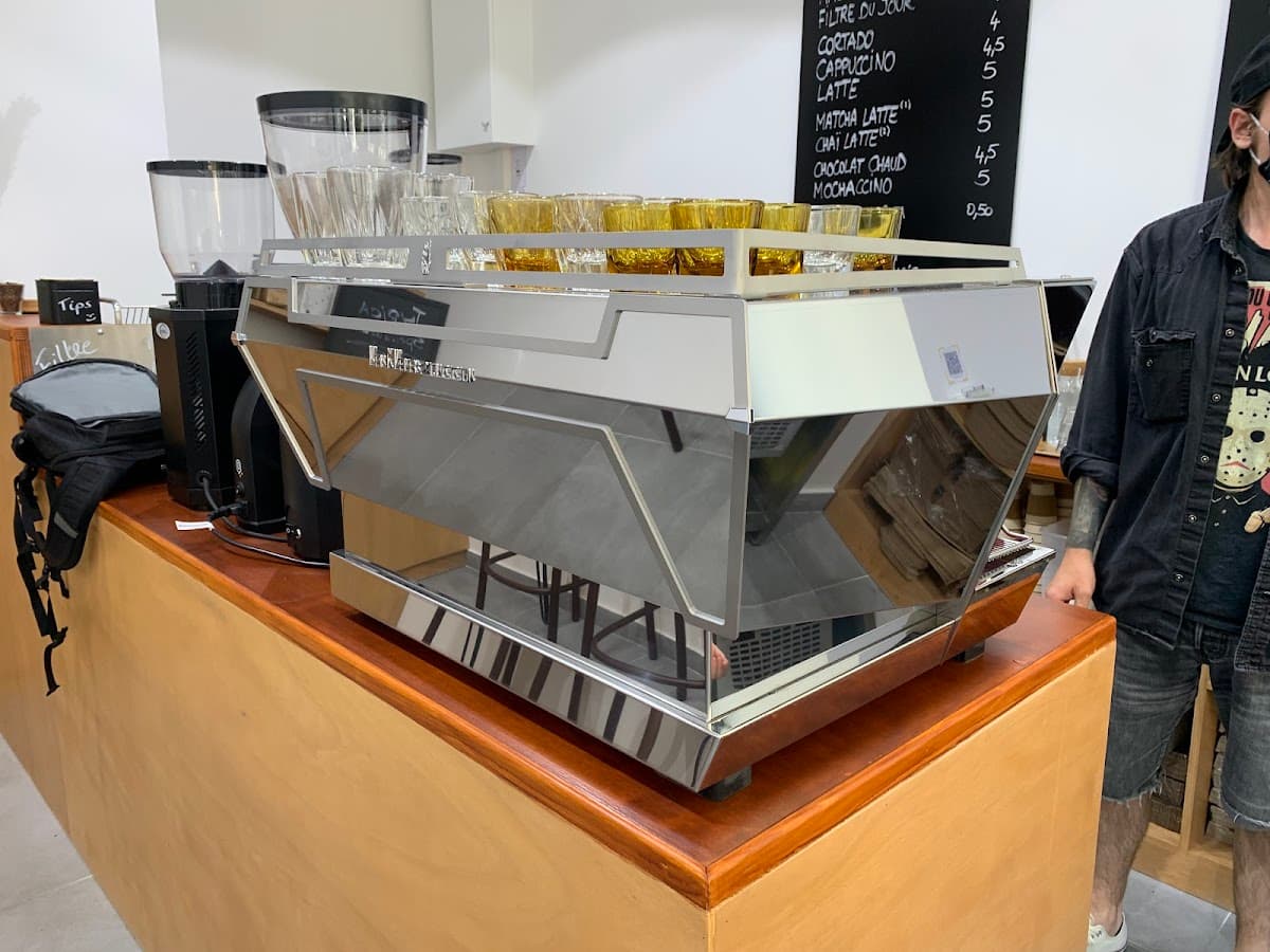 Typica - Filles du Calvaire — specialty coffee shop in Paris (photo 3)