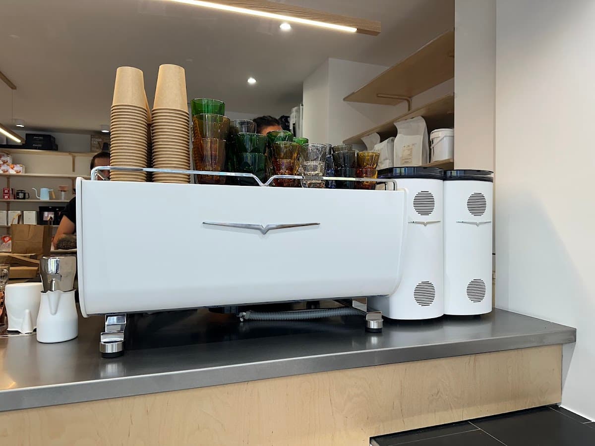 TYPICA SPECIALTY COFFEE CHEMIN VERT — specialty coffee shop in Paris (photo 2)