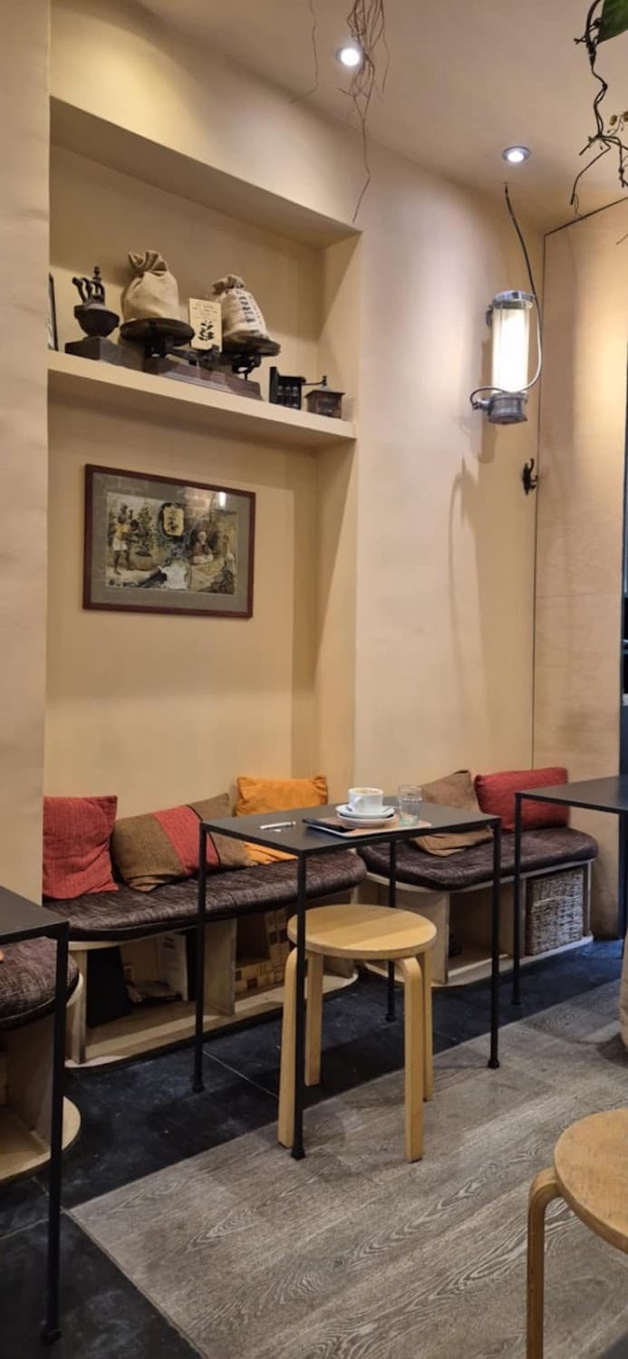 Un Grain Décalé — specialty coffee shop in Paris (photo 6)