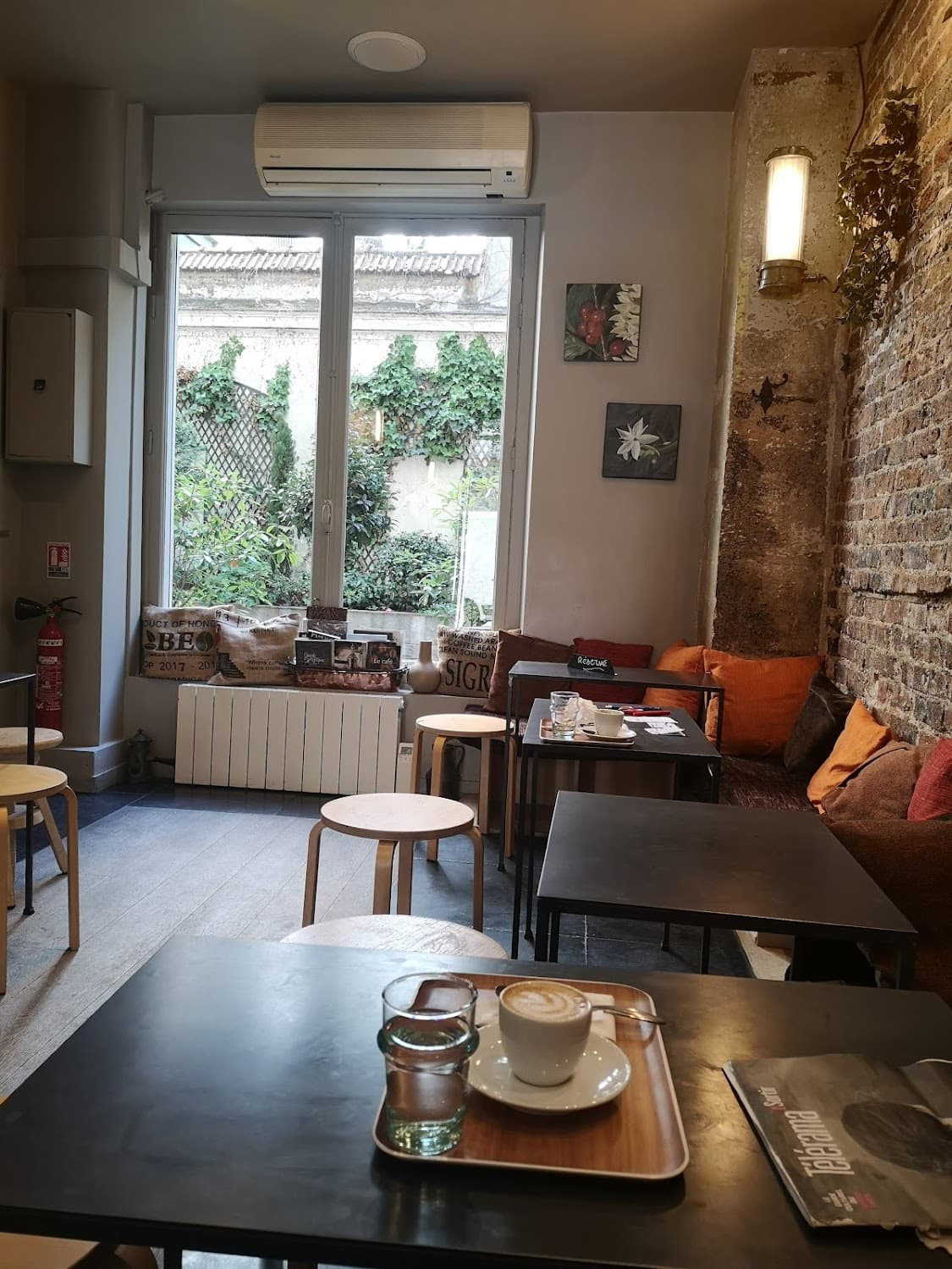 Un Grain Décalé — specialty coffee shop in Paris (photo 7)