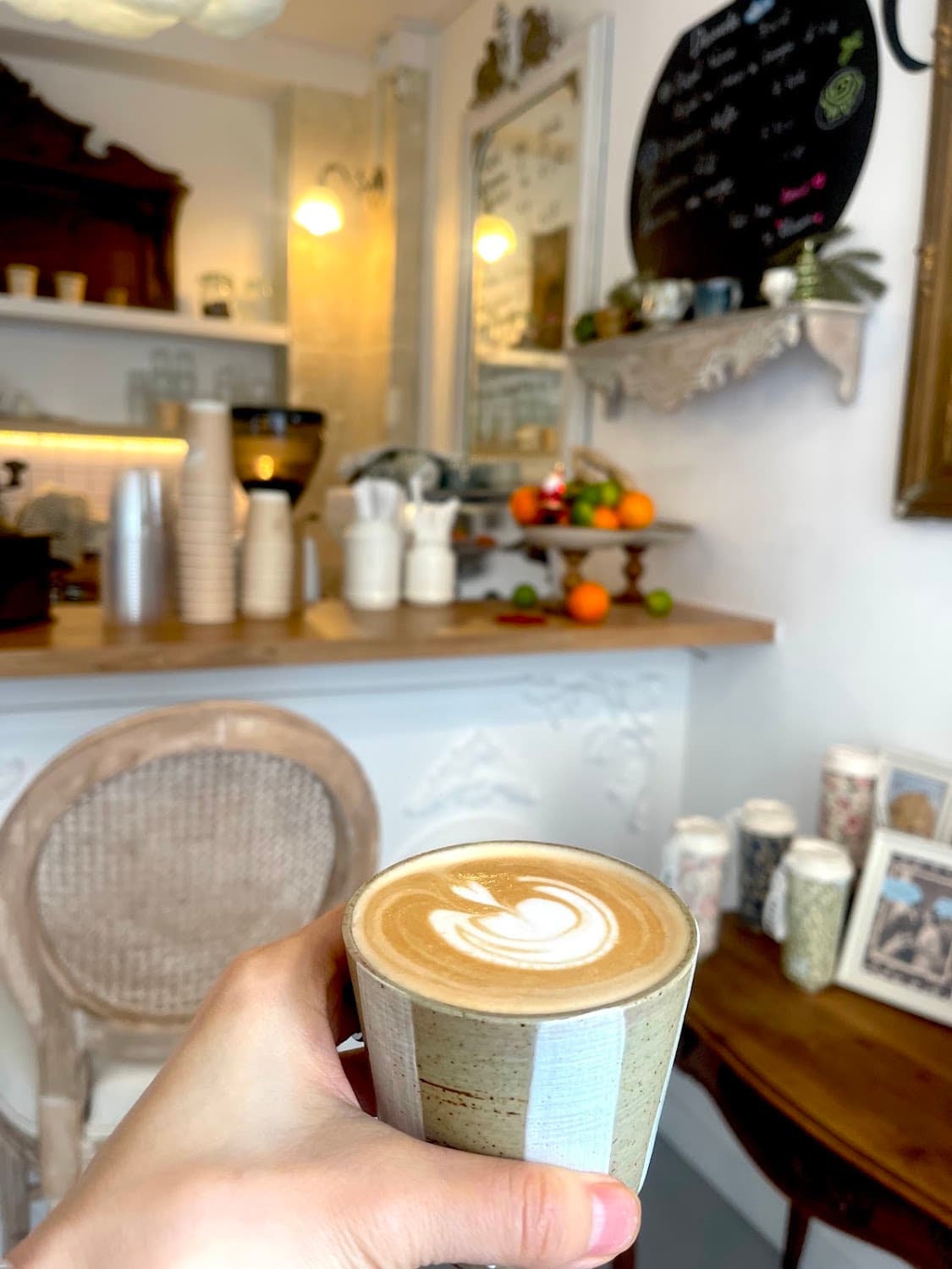 Un Nuage de Lait — specialty coffee shop in Paris (photo 2)
