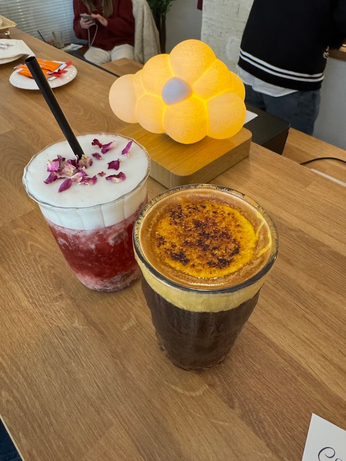 Un Nuage de Lait — specialty coffee shop in Paris (photo 3)