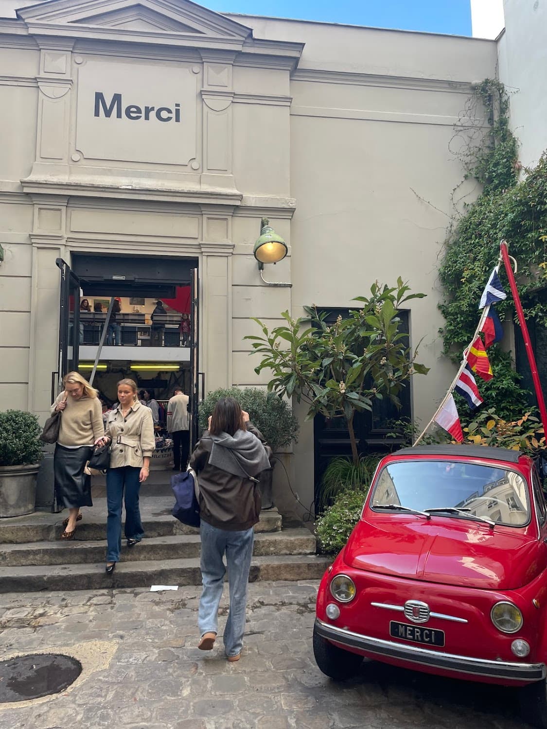 Used-book Café — specialty coffee shop in Paris (photo 4)