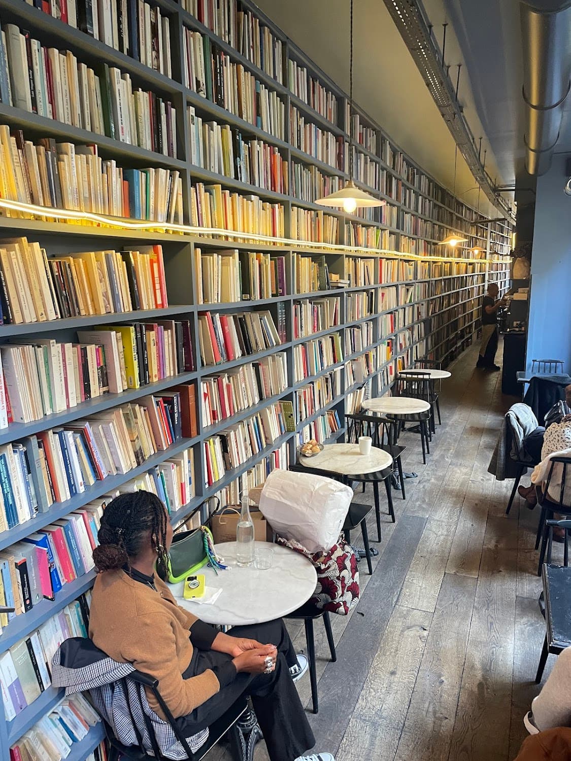 Used-book Café — specialty coffee shop in Paris (photo 7)