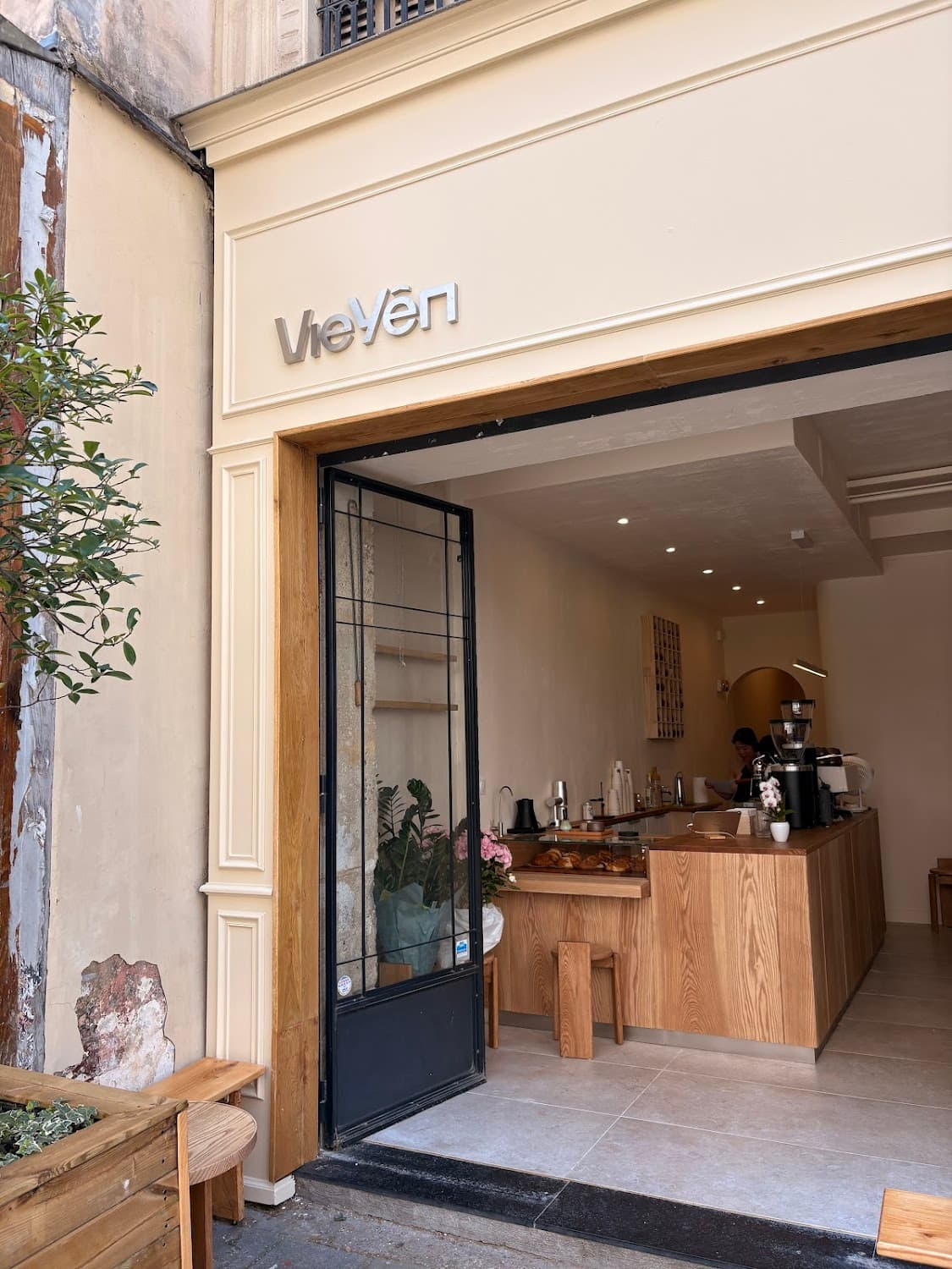 VieYên — specialty coffee shop in Paris (photo 1)
